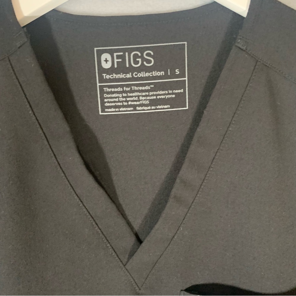 Figs Black Scrub Top Sz Small V Neck - Picture 2 of 4